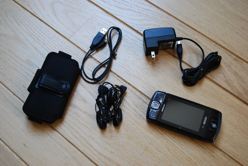 Illustration for article titled Sidekick LX Unboxing Gallery and Sidekick Sizemodo